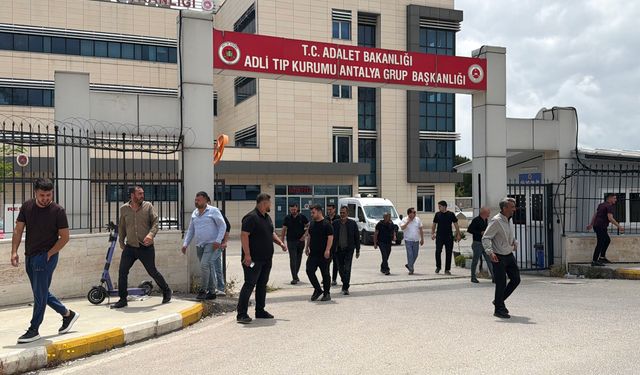 Trafikte yol verme kavgası: 3 ölü (2)