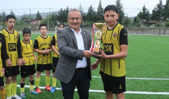 U13 Ligi'nde Bucak Çalışkanlarspor şampiyon