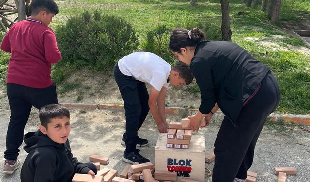 Üniversiteliler ilk ve ortaokul öğrencileriyle buluştu