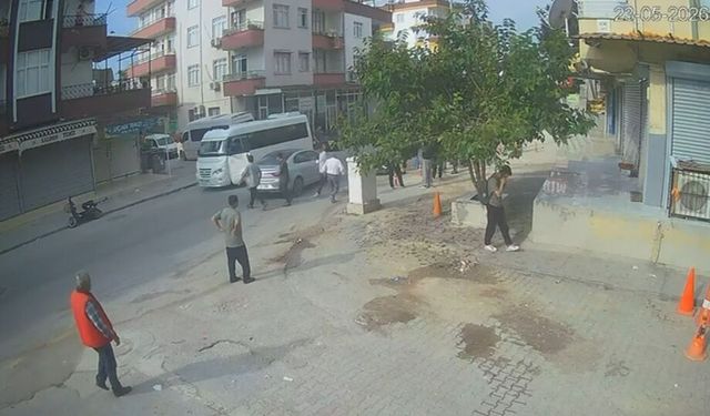 Yakınına el sallarken yola çıktığı sırada otomobil çarptı