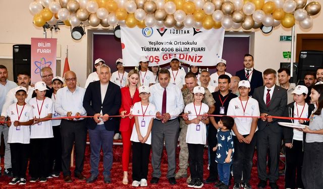Mersin Yeşilovacık Ortaokulu'nda TÜBİTAK 4006 Bilim Fuarı