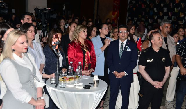 Adana'da Azerbaycan Milli Kurtuluş Günü'nde etkinliğinde 'Eski Bavullar' filminin gösterimi yapıldı
