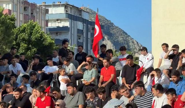 Adanalılar, milli maç heyecanını ciğer kebabıyla yaşadı