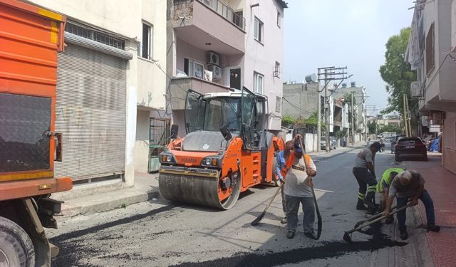 Akdeniz'de altyapı çalışmaları sonrası bozulan yollar asfaltlanıyor