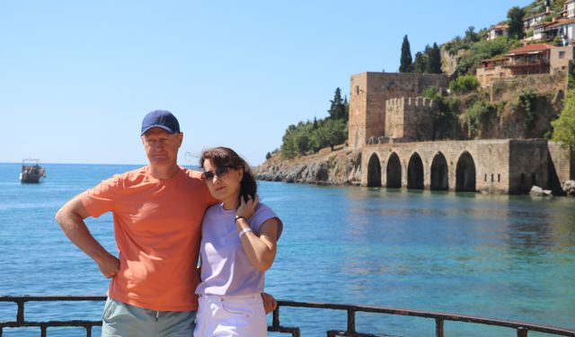 Alanya'ya kruvaziyerle İngiliz turistler geldi