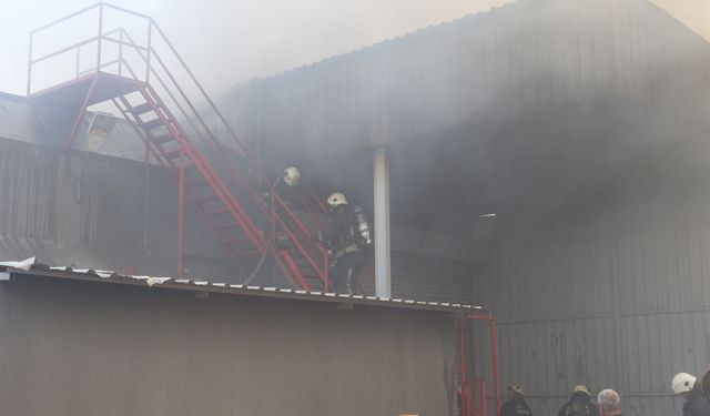 Araç tamir ve bakım servisinde yangın (2)