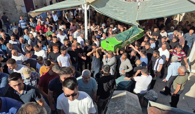 Araçta ölü bulunan Cansu ve Ufuk'tan biyolojik numune alındı, cenazeleri toprağa verildi