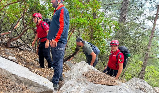Dağda kaybolan 2 arkadaş, 10 saatlik operasyonla bulunup, kurtarıldı