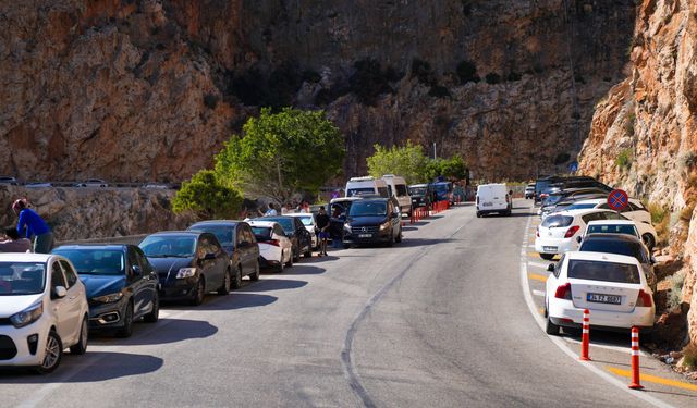 Doğa harikası Kaputaş Plajı, turkuaz suyuyla hayran bırakıyor