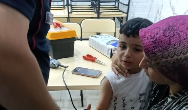 Duş başlığına sıkışan minik Talha'nın imdadına itfaiye yetişti