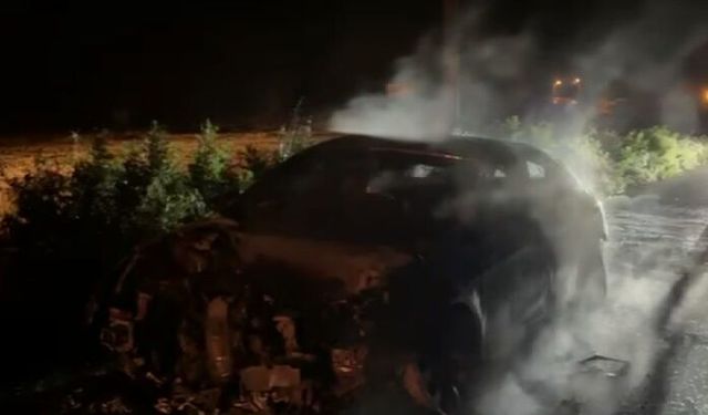 Hatay'da seyir halindeki otomobil yandı