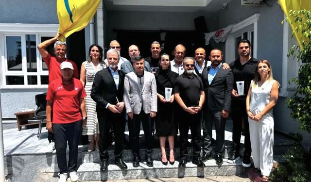 İskenderun'da öğrenciler, eski futbolcu ve teknik direktörlerle buluştu