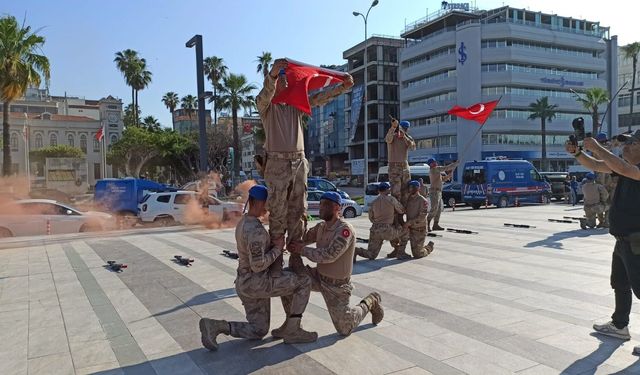 Jandarma komandolarının gösterisi nefes kesti