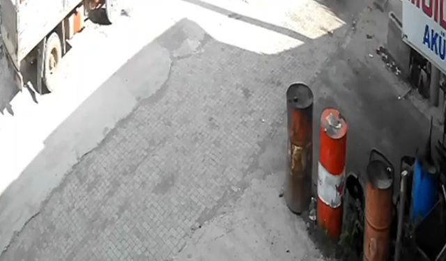 Kamyonette başlayan yangını polis söndürdü