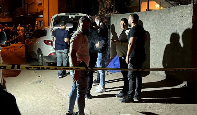 Kardeşini, dükkan kirasını eşit paylaştırmadığı için öldürmüş