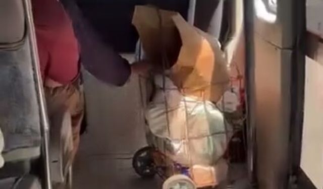 Keçisiyle dolmuşa bindi, yol boyunca başını okşadı