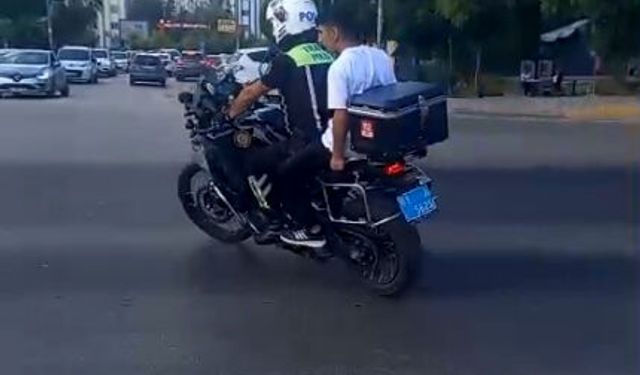 Kimliğini unutan genç, polisin yardımına rağmen 2 dakika gecikince sınava alınmadı