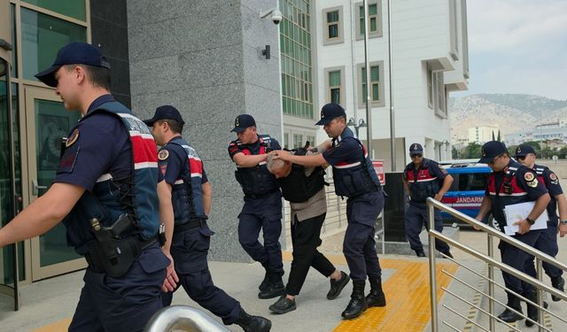 'Kız kaçırma' husumetinde baba ve oğlunu öldüren şüpheli adliyede (2)