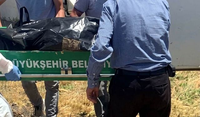 Kokudan rahatsız olan komşuların ihbarıyla cansız bedeni bulundu