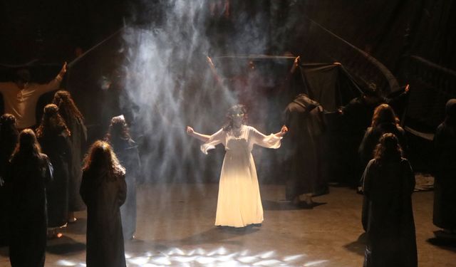 Liselilerden Romeo ve Jüliet performansı