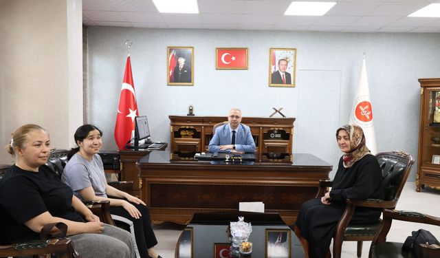 Müftülükten görme engelli öğrenciye akıllı baston desteği