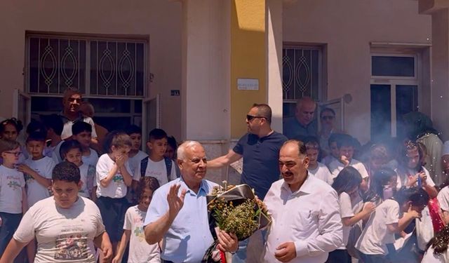 Osmaniye'de 44 yıllık sınıf öğretmeni, alkışlarla emekli oldu
