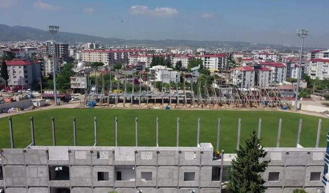 Osmaniye'de 7 Ocak Stadyumu'nun yapımı sürüyor