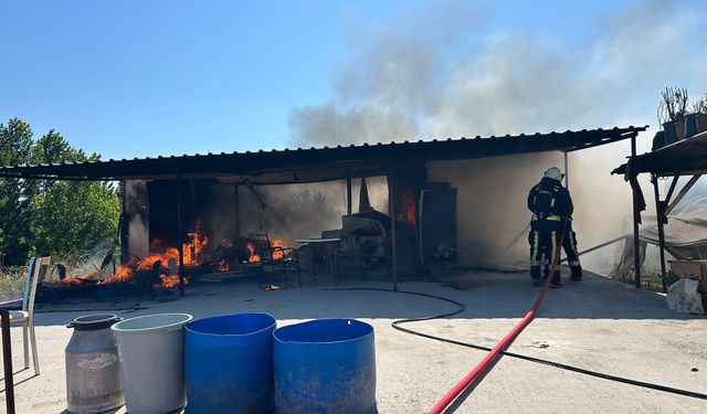 Prefabrik evde yangın çıktı