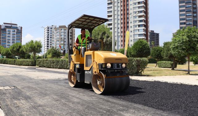Toroslar'da asfalt ve yol düzenleme çalışmaları sürüyor