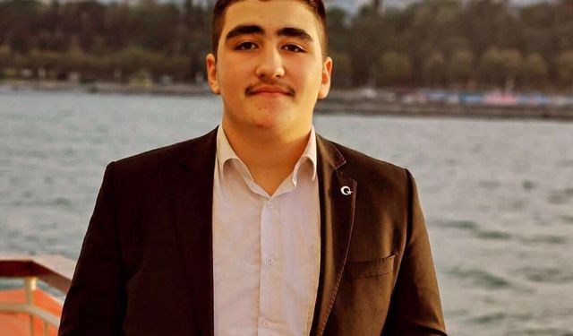 Tur otobüsüyle çarpışan hafif ticari araç sürücüsü öldü