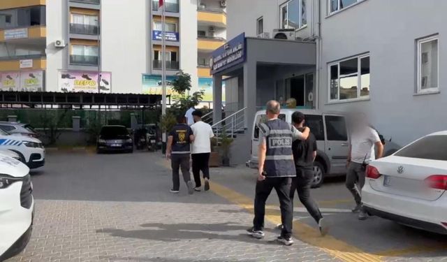 Yaraladıkları kişinin altın zinciri ile parasını gasbeden şüpheliler yakalanıp, tutuklandı