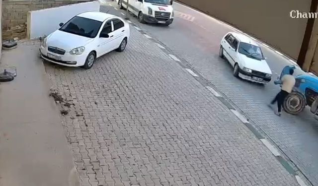 Yolunu kesen kuzenleri tarafından demir çubuklarla dövüldü; olay kamerada