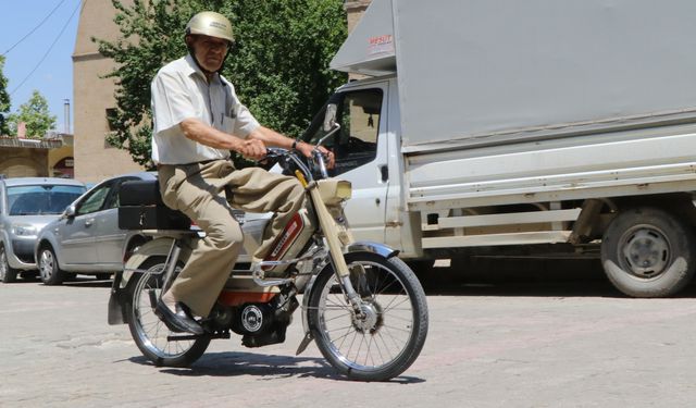 50 yaşındaki motosikletini yazın kullanıyor, kışın kapalı garajda saklıyor
