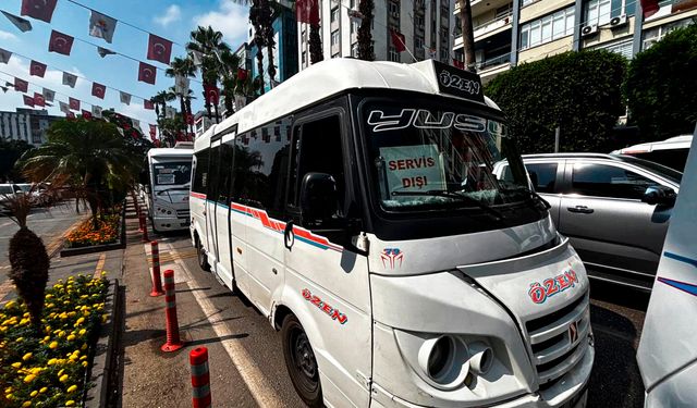 Adana'da dolmuşçulardan 'güzergah' eylemi