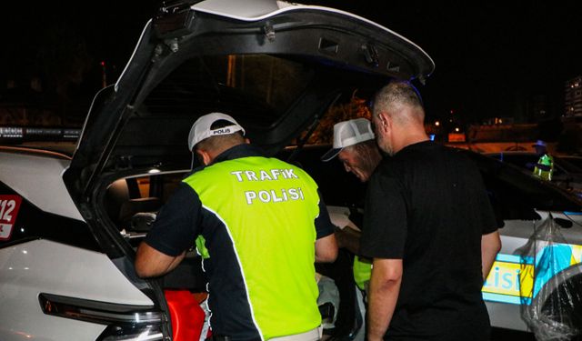 Adana'da trafik denetimi; 42 sürücüye idari para cezası