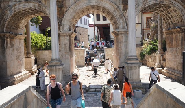 Antalya'da kaçak rehberlere sıkı denetim