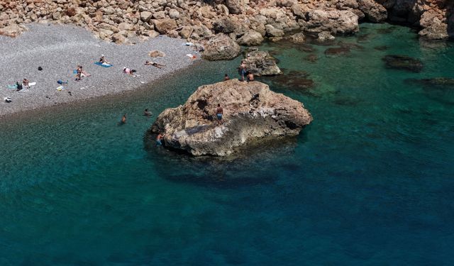 Antalya'da sıcak hava bunalttı
