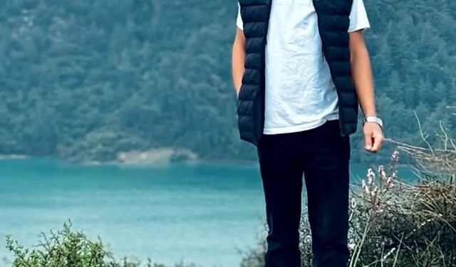 Arkadaşları, kazada ölen Atakan'ı motosikletlerle konvoy yaparak son yolculuğuna uğurladı