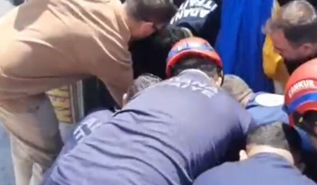 Devrilen TIR'ın şoförü yaralandı