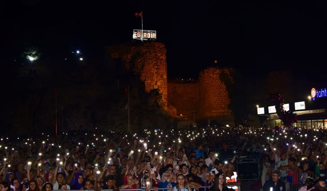 Eğirdir'de Zara konseri