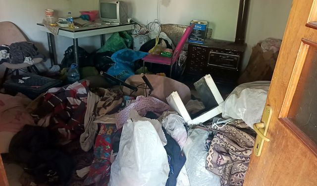 Evden 3 kamyon çöp boşaltıldı