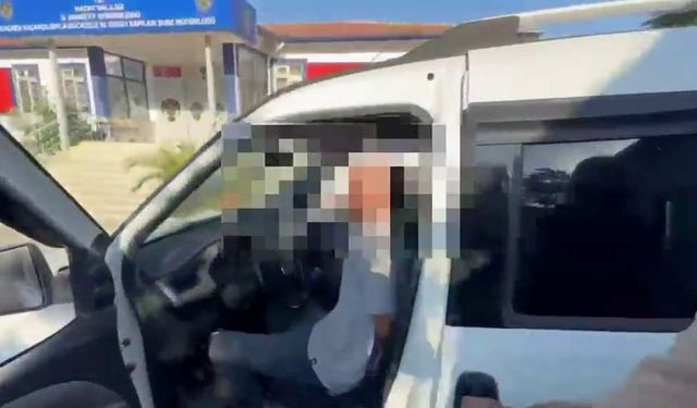 Hatay'da 4 araçta 15 göçmen yakalandı; 4 organizatör tutuklandı
