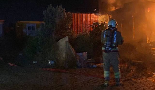 Hatay'da konteyner yandı