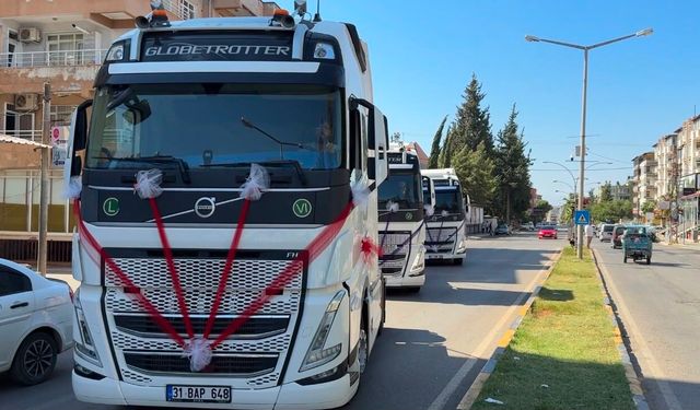 Hatay'da TIR'larla düğün konvoyu