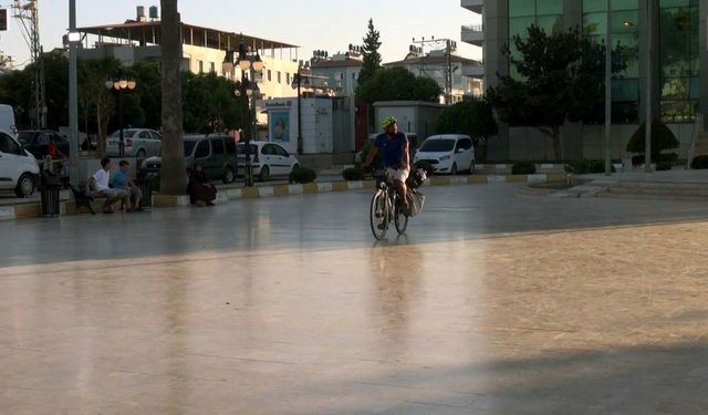 Kanserden vefat eden annesinin adına bisikletle umreye gidiyor