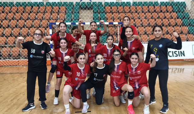 Kepez'in minik sultanları namağlup Türkiye Şampiyonu