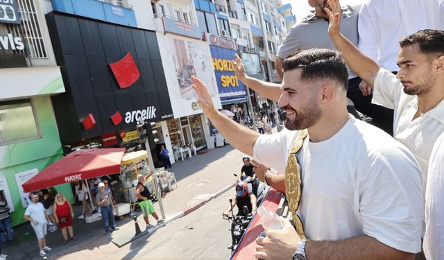 Kırkpınar Başpehlivanı Taş, Antalya'da coşkuyla karşılandı