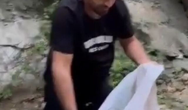 Kurumak üzere olan deredeki balıkları kurtardı
