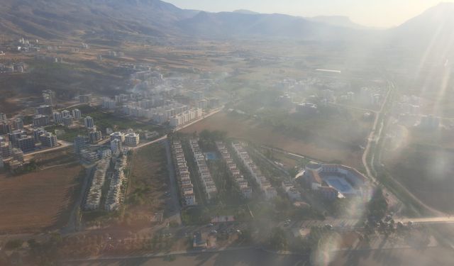 Mersin'de yerleşim yeri yakınında çıkan yangın, büyümeden kontrol alltına alındı