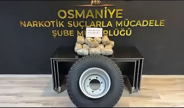 Minibüsteki yedek lastikte 9,4 kilo skunk ele geçirildi; 2 tutuklama